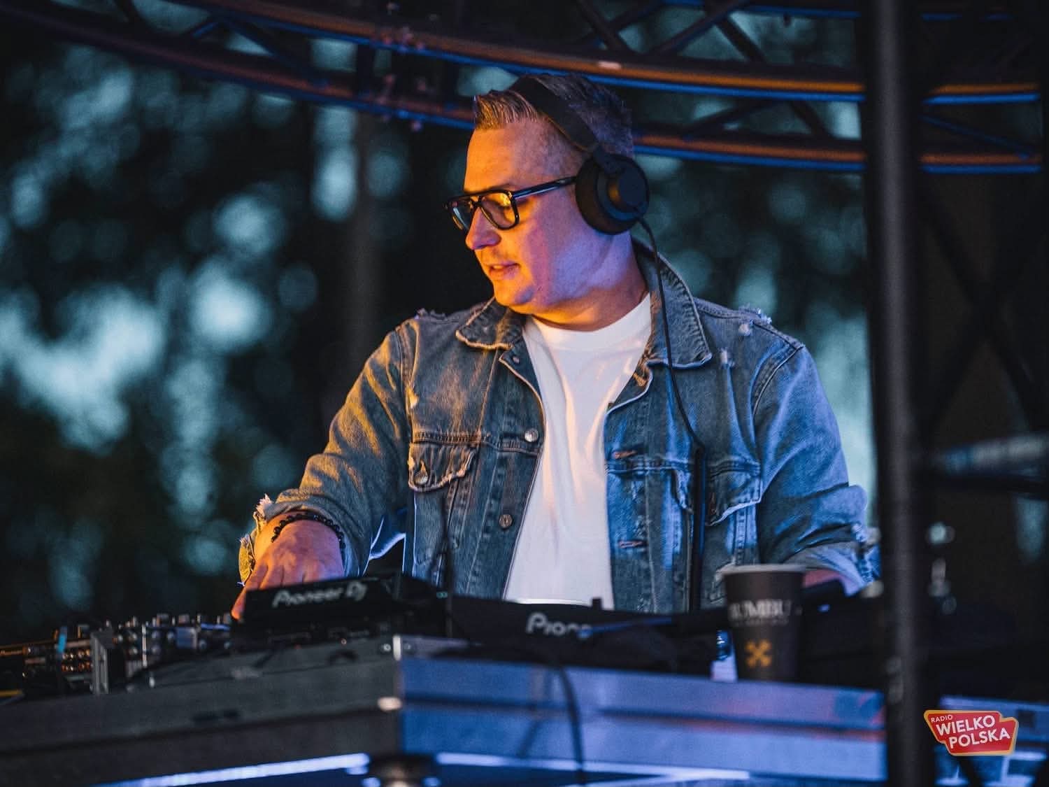 DJ Lopez podczas live setu klubowego — DJ klubowy i eventowy z Poznania
